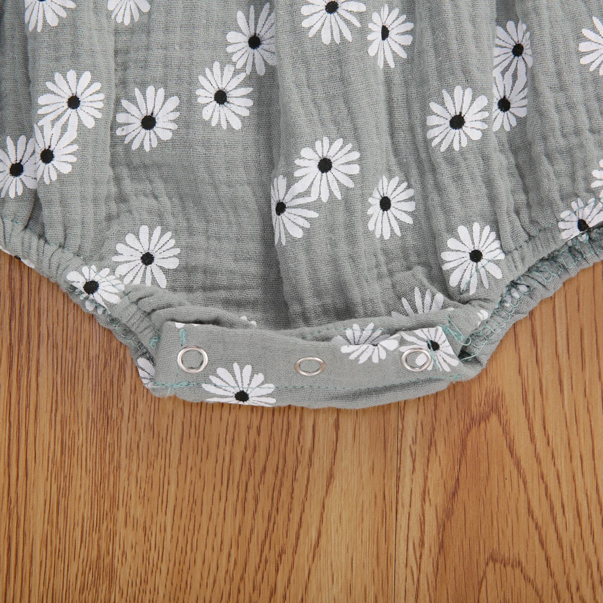 Toddler Baby Girls Bodysuit Daisies Pattern Long Sleeve Round Neck Button Closure Outfit Back Button Ruffle Summer Jumpsuit
Toddler Baby Girls Bodysuit Daisies Pattern Long Sleeve Round Neck Button Closure Outfit Back Button Ruffle Summer Jumpsuit