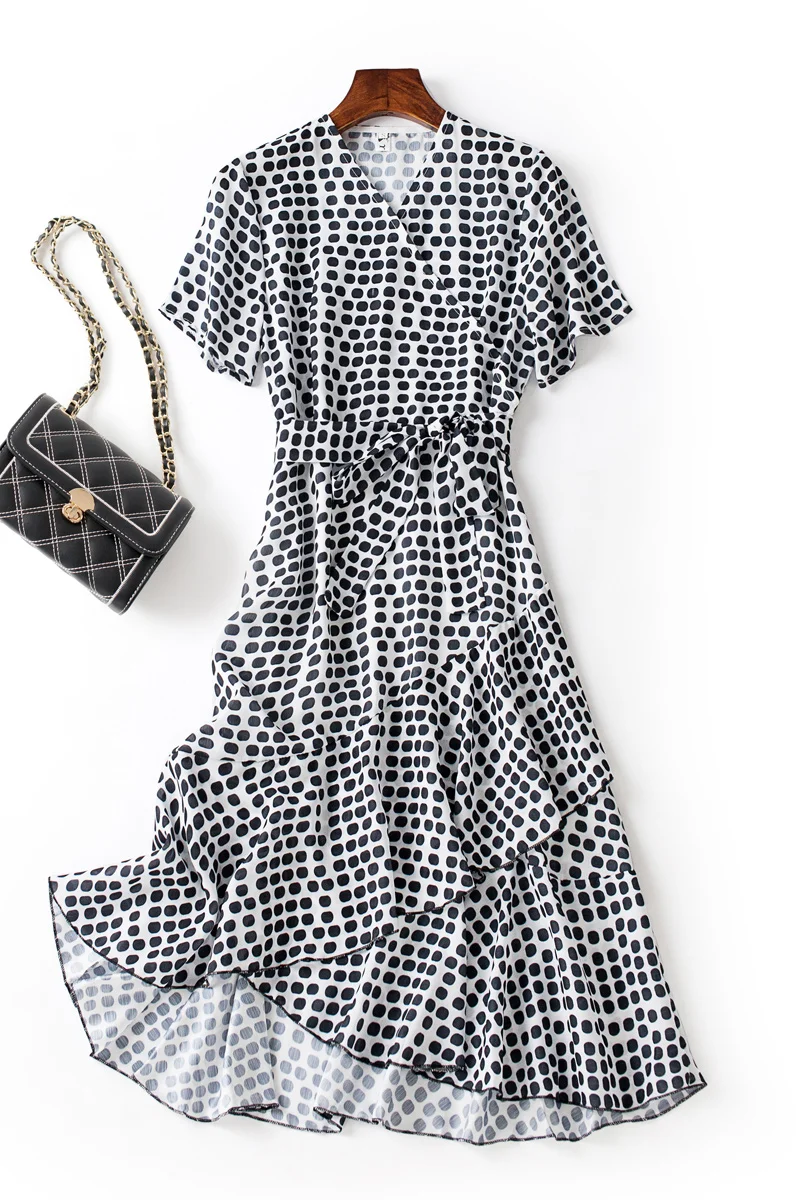 2021 Summer Light Mature Dress Temperament Goddess Model Clothes Go Out Wave Point Skirt Summer French Style
2021 Summer Light Mature Dress Temperament Goddess Model Clothes Go Out Wave Point Skirt Summer French Style