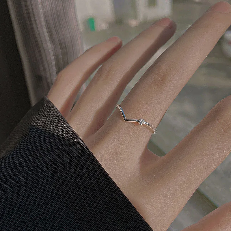 Fashion Women Ring Temperament Silver Color V-shaped Crystal Adjustable Opening Rings Creative Engagement Wedding Jewelry Gifts
Fashion Women Ring Temperament Silver Color V-shaped Crystal Adjustable Opening Rings Creative Engagement Wedding Jewelry Gifts