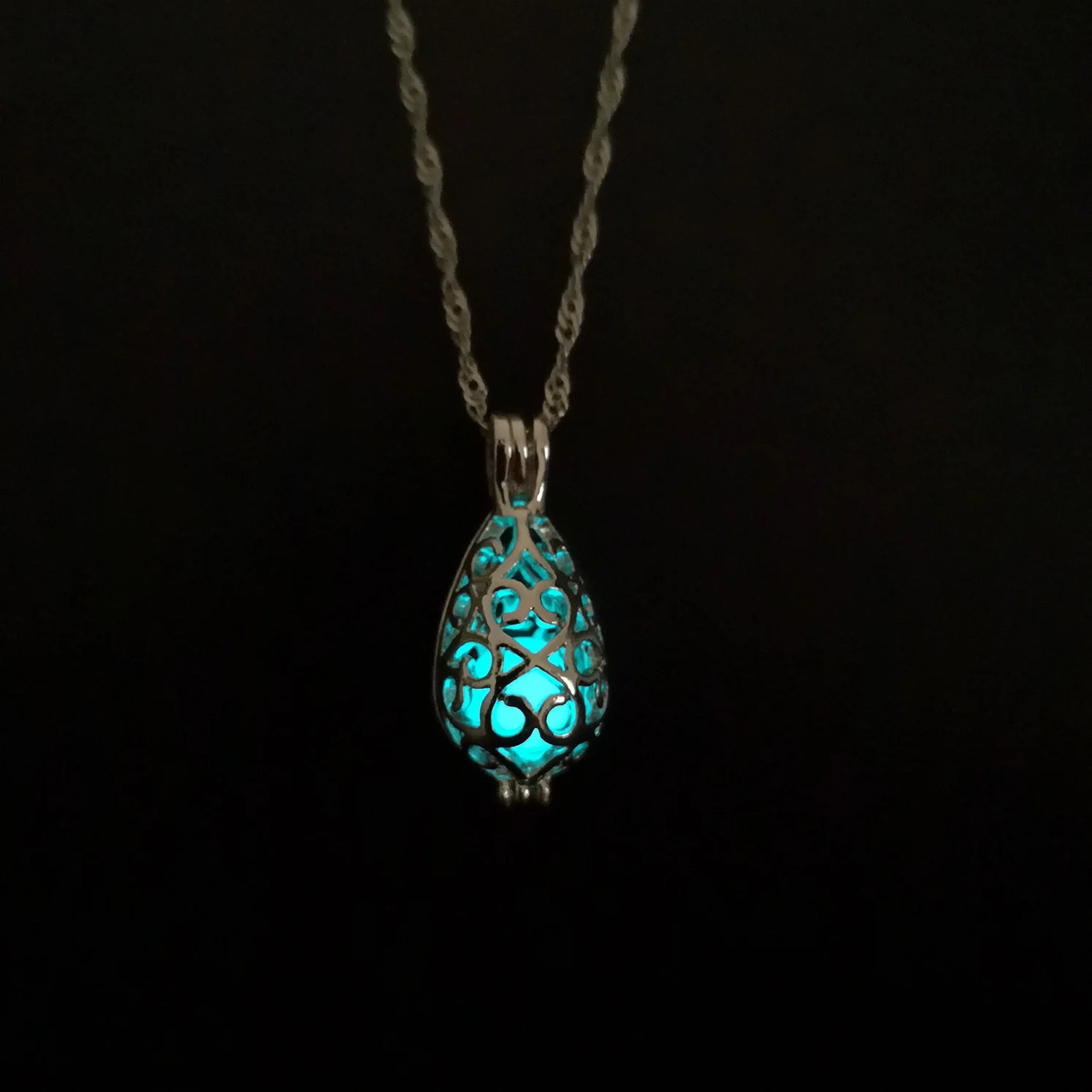 Special creative water drop luminous necklace can open hollow luminous necklace, women's simple small cage clavicle chain
Special creative water drop luminous necklace can open hollow luminous necklace, women's simple small cage clavicle chain
