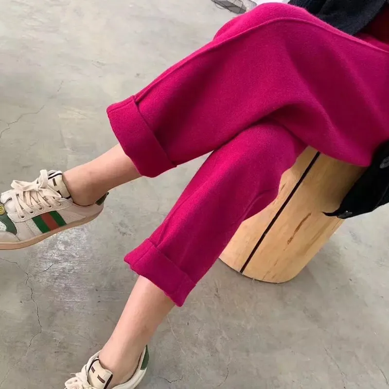 New 2021 Autumn Winter Women Pants Harem High Waist Wide Legs Warm Knitted Fashionable Ankle-Length Trousers
New 2021 Autumn Winter Women Pants Harem High Waist Wide Legs Warm Knitted Fashionable Ankle-Length Trousers