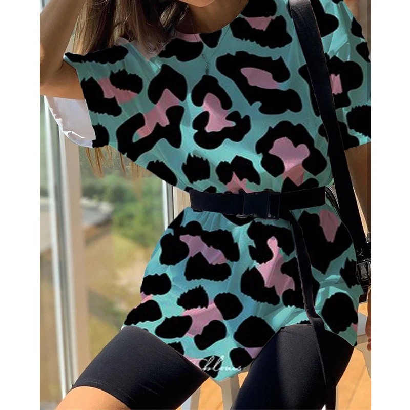Women Casual Printed Two Pieces Suits With Belt 2021 Summer Loose Sports Leisure Sets O-Neck T-Shirt And Elastic Waist Shorts 
Women Casual Printed Two Pieces Suits With Belt 2021 Summer Loose Sports Leisure Sets O-Neck T-Shirt And Elastic Waist Shorts