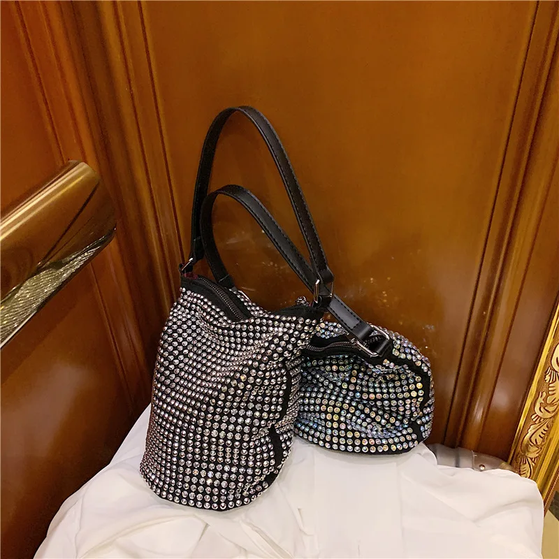 Designer Shiny Rhinestone Women Shoulder Bag Fashion Diamonds Bucket Bag Brands Bling Small Handbag Evening Party Bags 2021 New
Designer Shiny Rhinestone Women Shoulder Bag Fashion Diamonds Bucket Bag Brands Bling Small Handbag Evening Party Bags 2021 New