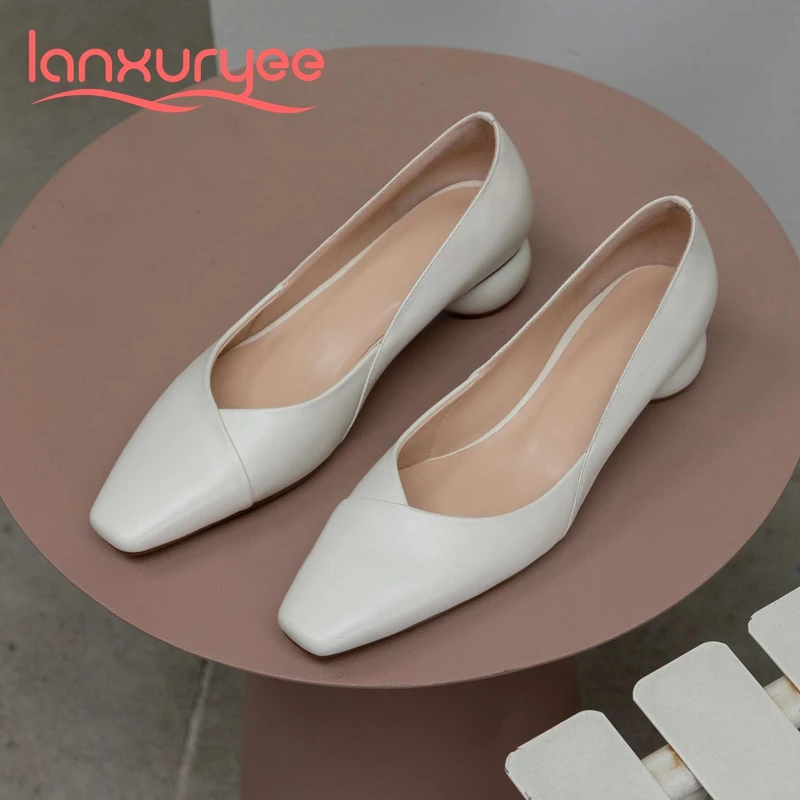 Lanxuryee 2021 spring genuine leather square toe med heel three colors beauty lady streetwear shallow slip on women pumps L59 
Lanxuryee 2021 spring genuine leather square toe med heel three colors beauty lady streetwear shallow slip on women pumps L59
