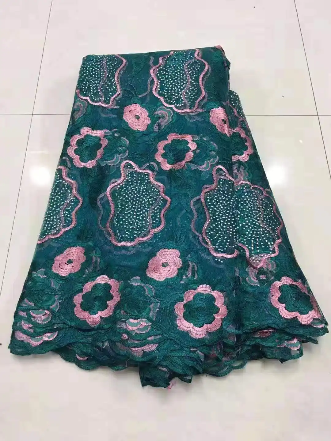 African Lace Fabric 2018 High Quality Lace 3D Flower Lace Fabric Beautiful Applique Stones Lace For Nigerian Wedding Dress
African Lace Fabric 2018 High Quality Lace 3D Flower Lace Fabric Beautiful Applique Stones Lace For Nigerian Wedding Dress