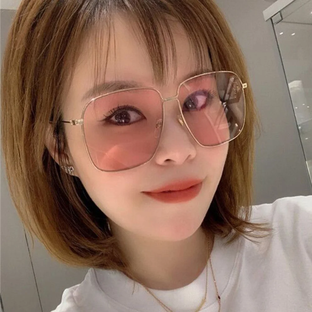 Gradient Lens Square Oversized Sunglasses Women Brand Designer Big Metal Frame Shades Classic Eyewear Lentes De Sol Mujer UV400
Gradient Lens Square Oversized Sunglasses Women Brand Designer Big Metal Frame Shades Classic Eyewear Lentes De Sol Mujer UV400