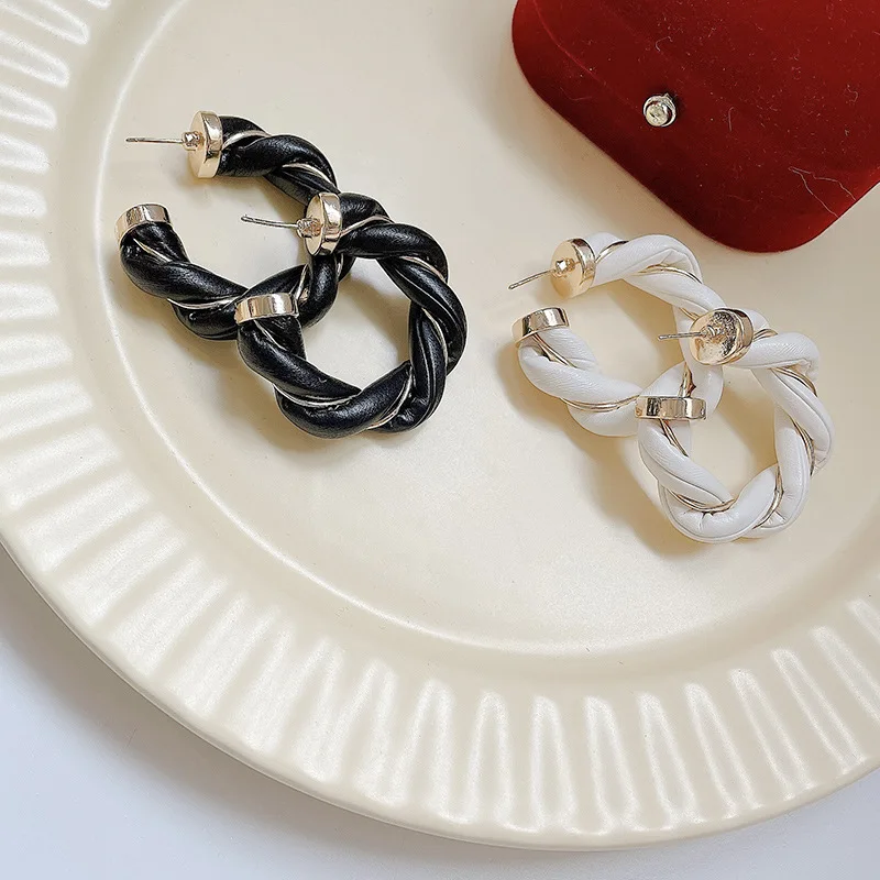 Black White Color Hoop Earrings For Women Twist Simple Round Circle Ear Rings Steampunk Accessories Jewelry Gifts 2021
Black White Color Hoop Earrings For Women Twist Simple Round Circle Ear Rings Steampunk Accessories Jewelry Gifts 2021