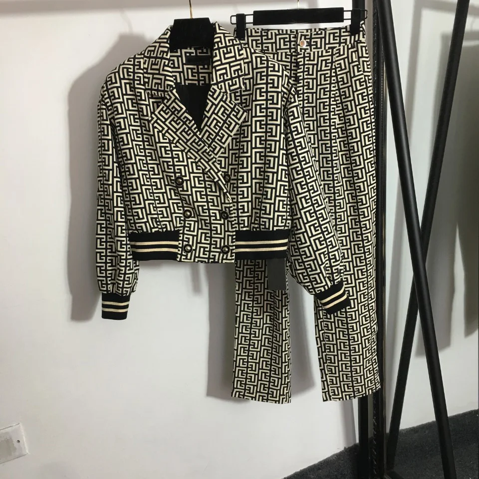 Top Brand Women's Suit Short Coat Long Pants Geometric Double Breasted for Autumn and Early Winter in High Street Style FA39330 
Top Brand Women's Suit Short Coat Long Pants Geometric Double Breasted for Autumn and Early Winter in High Street Style FA39330