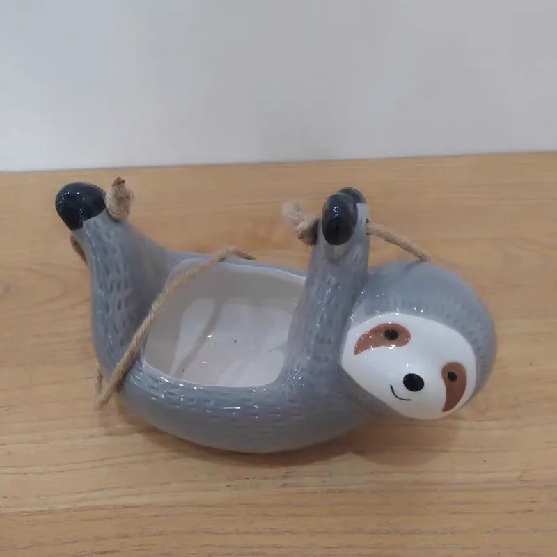 Nordic Wall Hanging Ceramic Vase Sloth Flower Pot Scindapsus Chlorophytum Potted Plant Animal Flower Pot Home Garden Decoration
Nordic Wall Hanging Ceramic Vase Sloth Flower Pot Scindapsus Chlorophytum Potted Plant Animal Flower Pot Home Garden Decoration