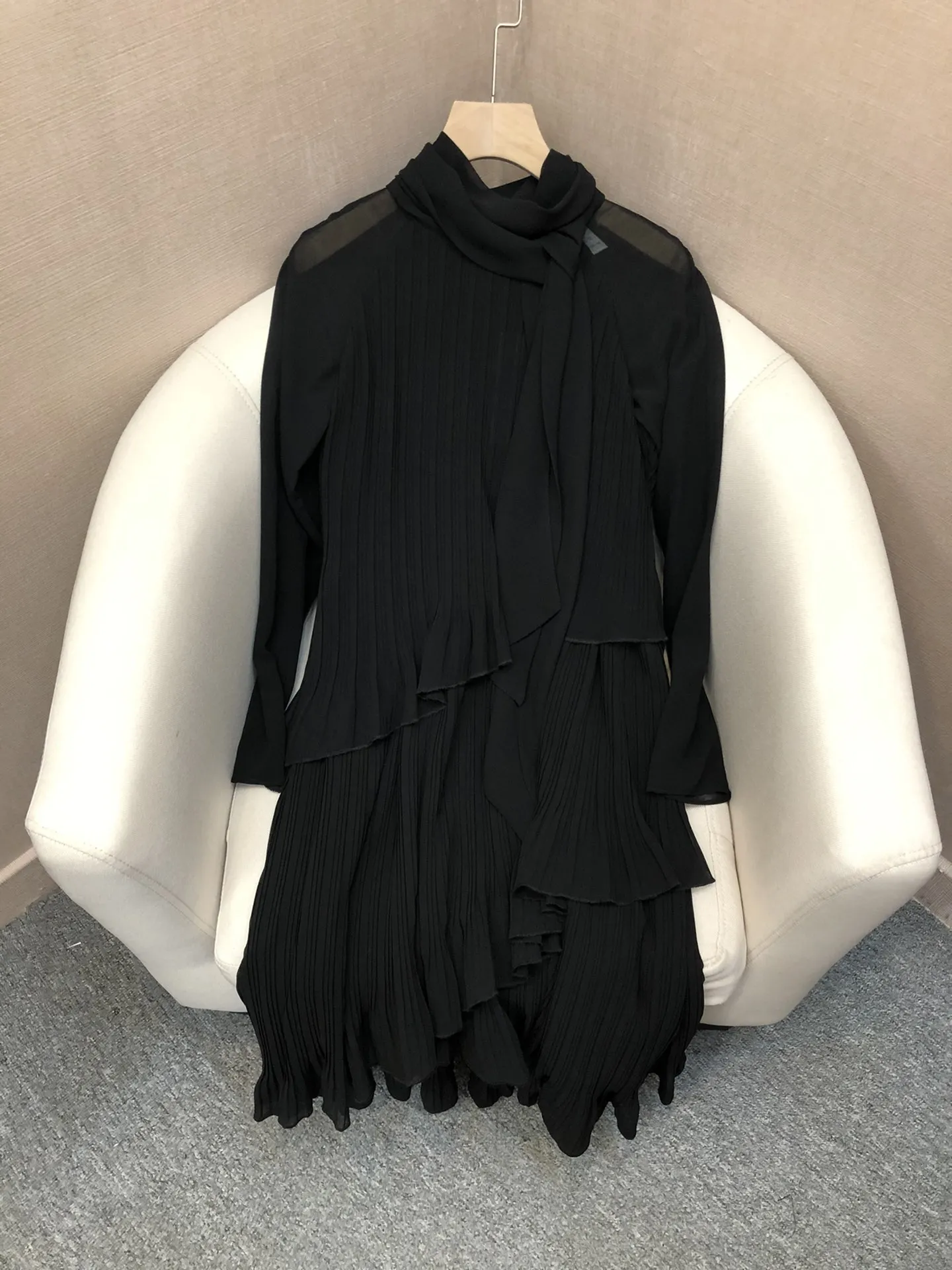 ladies 2023 fashion new long-sleeved high-neck lace ruffle irregular pleated stitching dress 0106
ladies 2023 fashion new long-sleeved high-neck lace ruffle irregular pleated stitching dress 0106