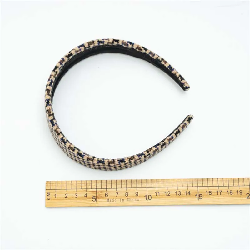 Winter Knitted Houndstooth Headbands Vintage Wide Side Hair Band Hoop Warm Bezel Hairband for Women Girls Hair Accessories
Winter Knitted Houndstooth Headbands Vintage Wide Side Hair Band Hoop Warm Bezel Hairband for Women Girls Hair Accessories