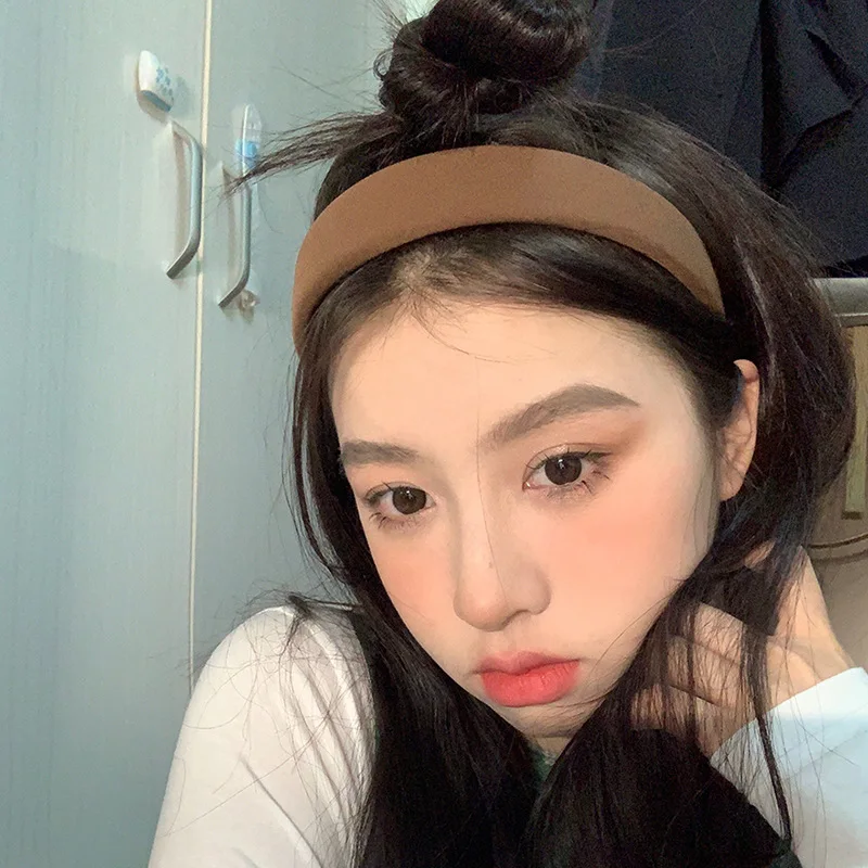 Korean version of sweet hair accessories, hairhoop, bangs, headband, net celebrity, wild, wide-brimmed, retro hairband, female
Korean version of sweet hair accessories, hairhoop, bangs, headband, net celebrity, wild, wide-brimmed, retro hairband, female