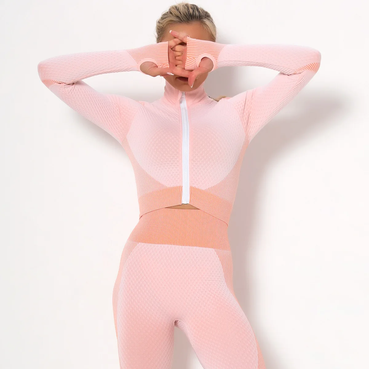 The new zipper sports tights, moisture training, running, yoga, belly button, seamless long sleeves
The new zipper sports tights, moisture training, running, yoga, belly button, seamless long sleeves