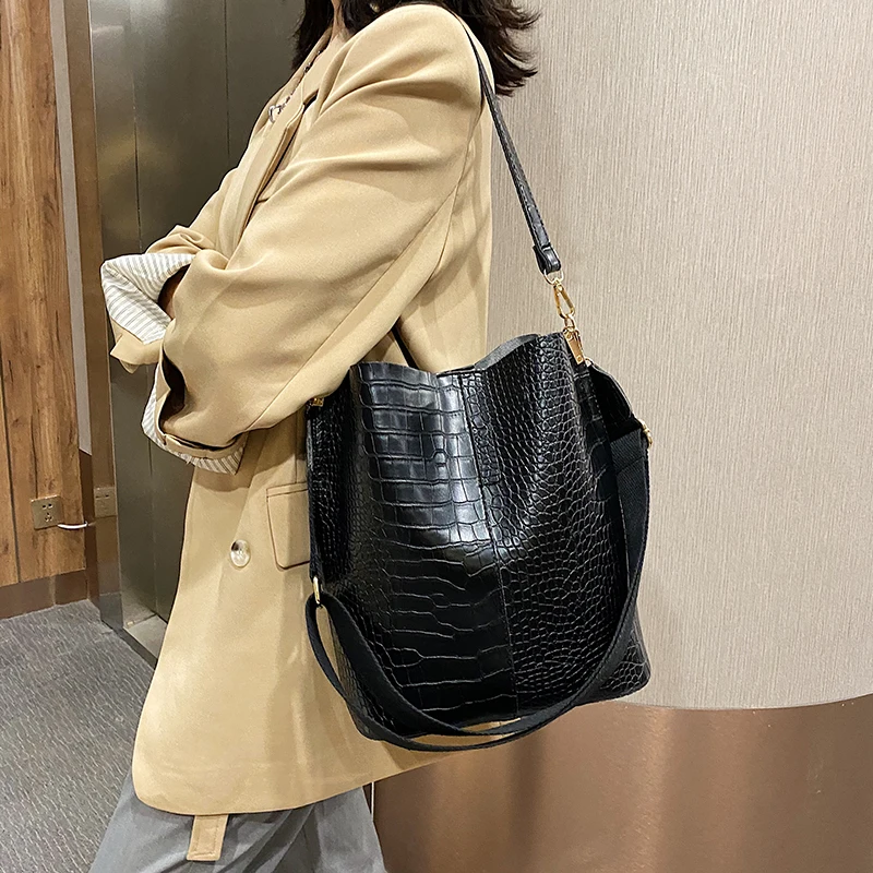 Fashion Crocodile Crossbody Bucket Bag For Women Large Capacity Designer Shoulder Bag Female Luxury PU Leather Messenger Handbag
Fashion Crocodile Crossbody Bucket Bag For Women Large Capacity Designer Shoulder Bag Female Luxury PU Leather Messenger Handbag