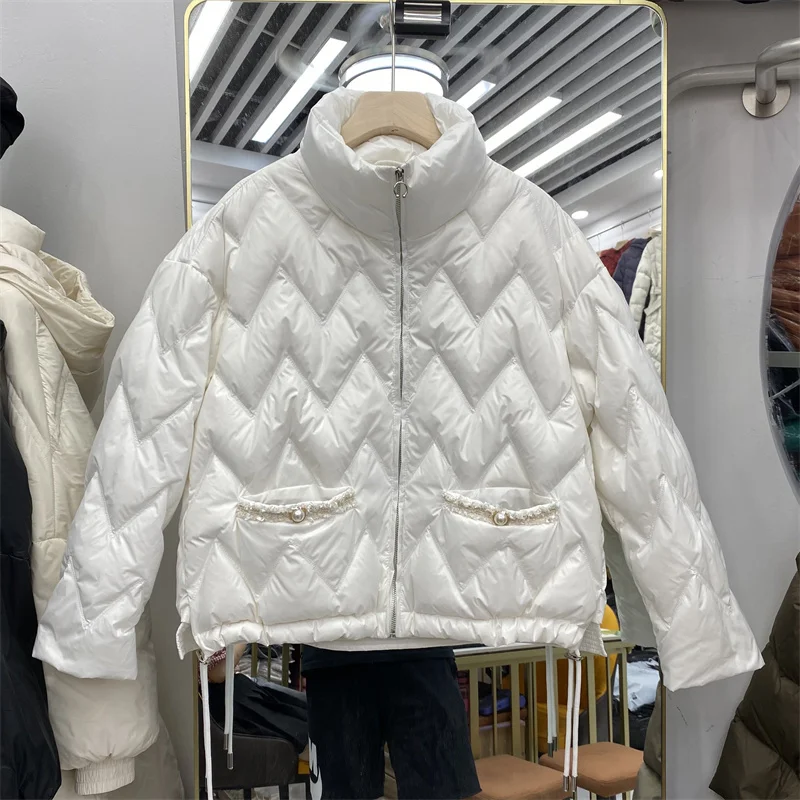 2021 Winter Short Down Coat Women Ultra Light 90% White Duck Down Stand-up Collar Warm Parka Jacket Female Loose Casual Outwear
2021 Winter Short Down Coat Women Ultra Light 90% White Duck Down Stand-up Collar Warm Parka Jacket Female Loose Casual Outwear