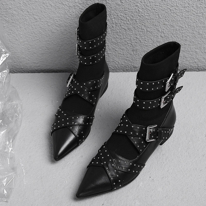 2019 New Rivets Faux Leather Booties Buckle Straps Thick Heel Black Ankle Women Boots Studded Decorated Woman Boots Motorcycle
2019 New Rivets Faux Leather Booties Buckle Straps Thick Heel Black Ankle Women Boots Studded Decorated Woman Boots Motorcycle