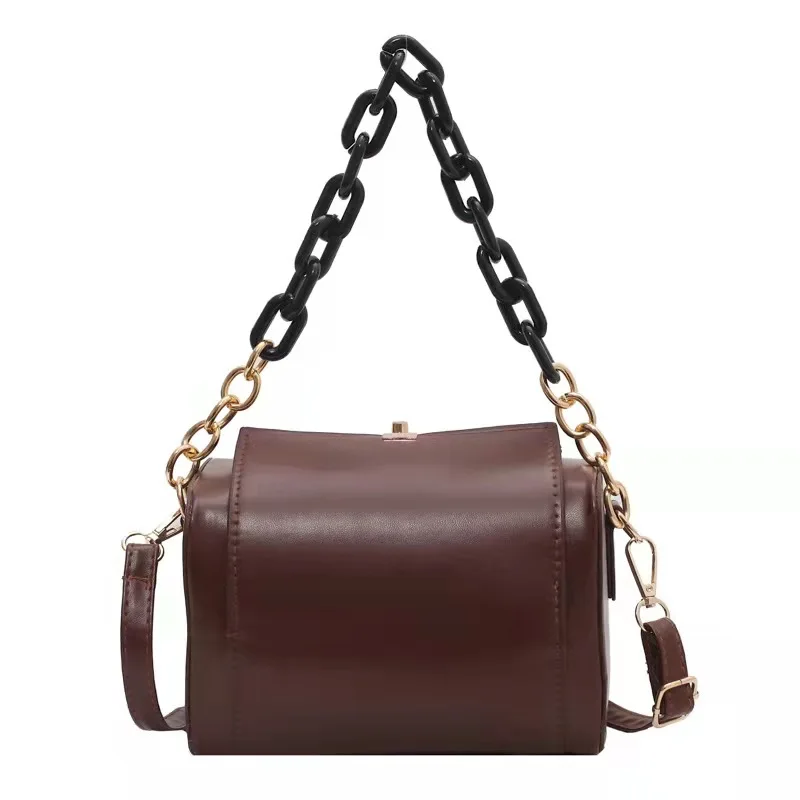 Trendy design 2021 new fashion simple small square bag female underarm bag single shoulder diagonal small bag
Trendy design 2021 new fashion simple small square bag female underarm bag single shoulder diagonal small bag
