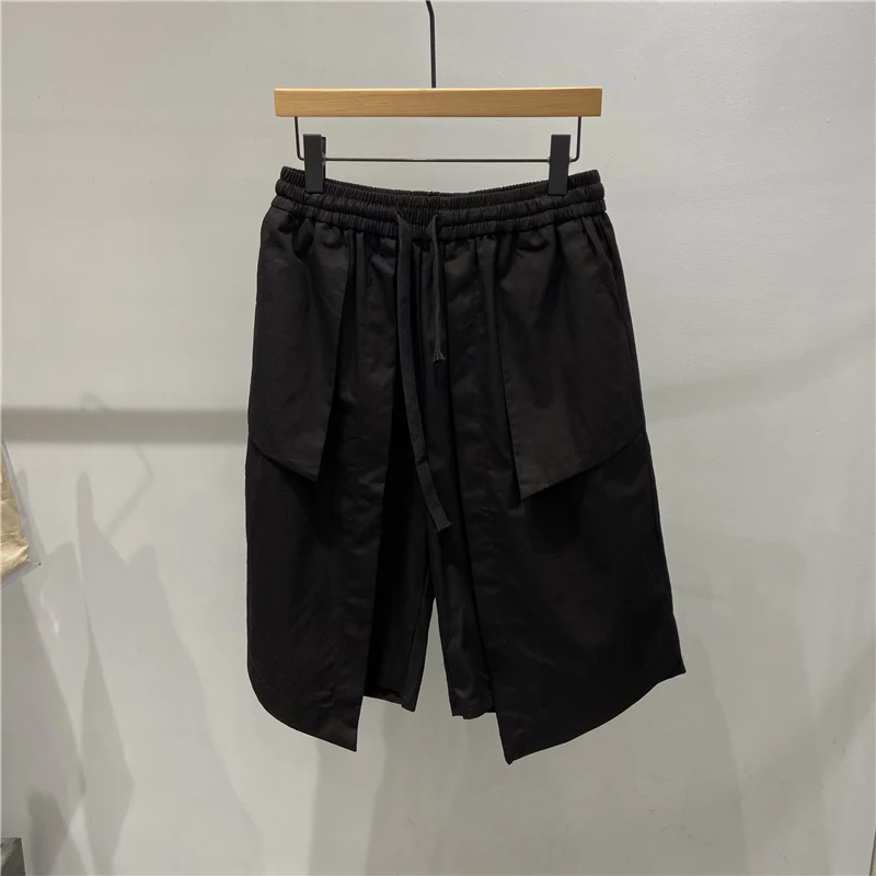 On the 2021 summer tide brand, Ben Yaosi's dark wind cotton and hemp shorts have irregular personality and fake two-piece fashio
On the 2021 summer tide brand, Ben Yaosi's dark wind cotton and hemp shorts have irregular personality and fake two-piece fashio