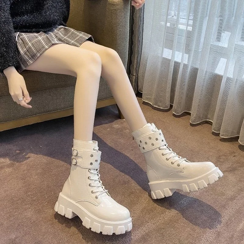 2021 New Rivet Platform Patent Leather Chunky Boots Women Autumn Punk Motorcycle Boots Gothic Platform Shoes Women Ankle Boots
2021 New Rivet Platform Patent Leather Chunky Boots Women Autumn Punk Motorcycle Boots Gothic Platform Shoes Women Ankle Boots