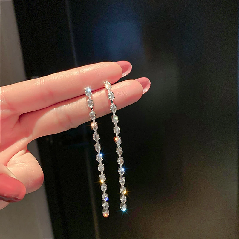 2021 New Fashion Shiny Crystal Fresh Senior Drop Earrings Korean Sweet Geometric Long Fine Trend Temperament Women Earrings
2021 New Fashion Shiny Crystal Fresh Senior Drop Earrings Korean Sweet Geometric Long Fine Trend Temperament Women Earrings