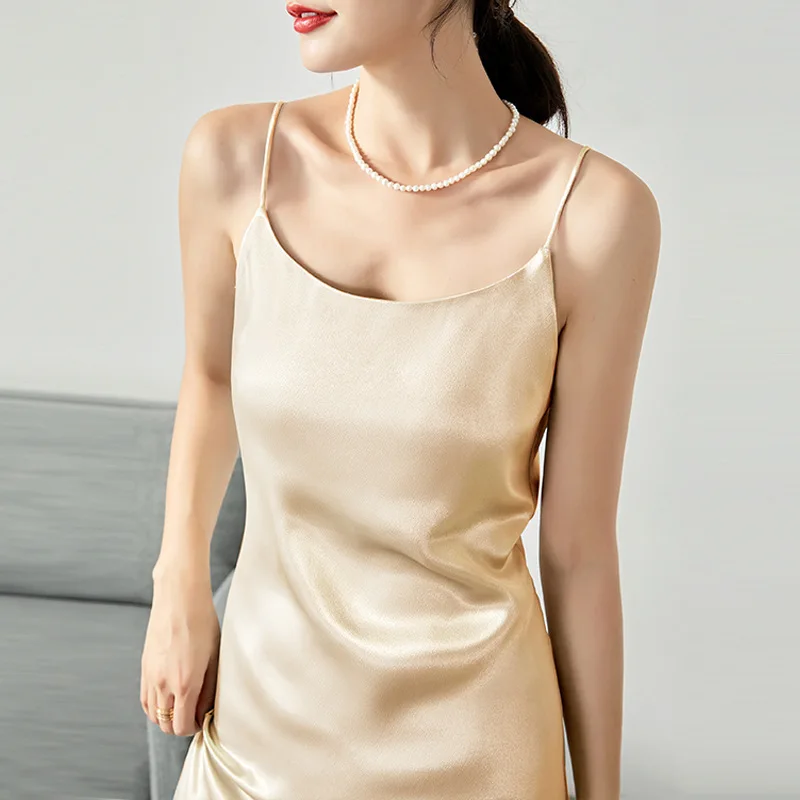 2021 Women Sexy Backless Silk Dress Elegant Solid Party Long Dresses Summer Ladies Spaghetti Strap Vintage Soft Satin Sundress
2021 Women Sexy Backless Silk Dress Elegant Solid Party Long Dresses Summer Ladies Spaghetti Strap Vintage Soft Satin Sundress