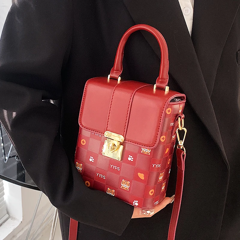 Woman New Spring 2022 Box Shape Small Bag Ins Casual Handbag Crossbody Bags For Ladies Elegant Shoulder Bag Fashion Purse Red
Woman New Spring 2022 Box Shape Small Bag Ins Casual Handbag Crossbody Bags For Ladies Elegant Shoulder Bag Fashion Purse Red