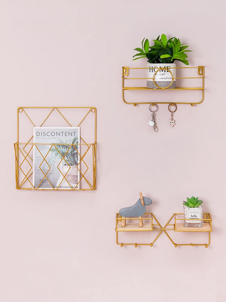 Simple and creative wall shelf wall hanging toilet wall storage rack hole free bedroom iron hanging wall shelf