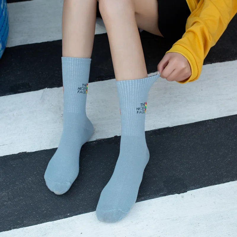 Streetwear Kawii Letter Rainbow Woman Socks Cotton for Spring Autumn Japanese Hrajuku Black and White Cartoon Funny Socks Women
Streetwear Kawii Letter Rainbow Woman Socks Cotton for Spring Autumn Japanese Hrajuku Black and White Cartoon Funny Socks Women
