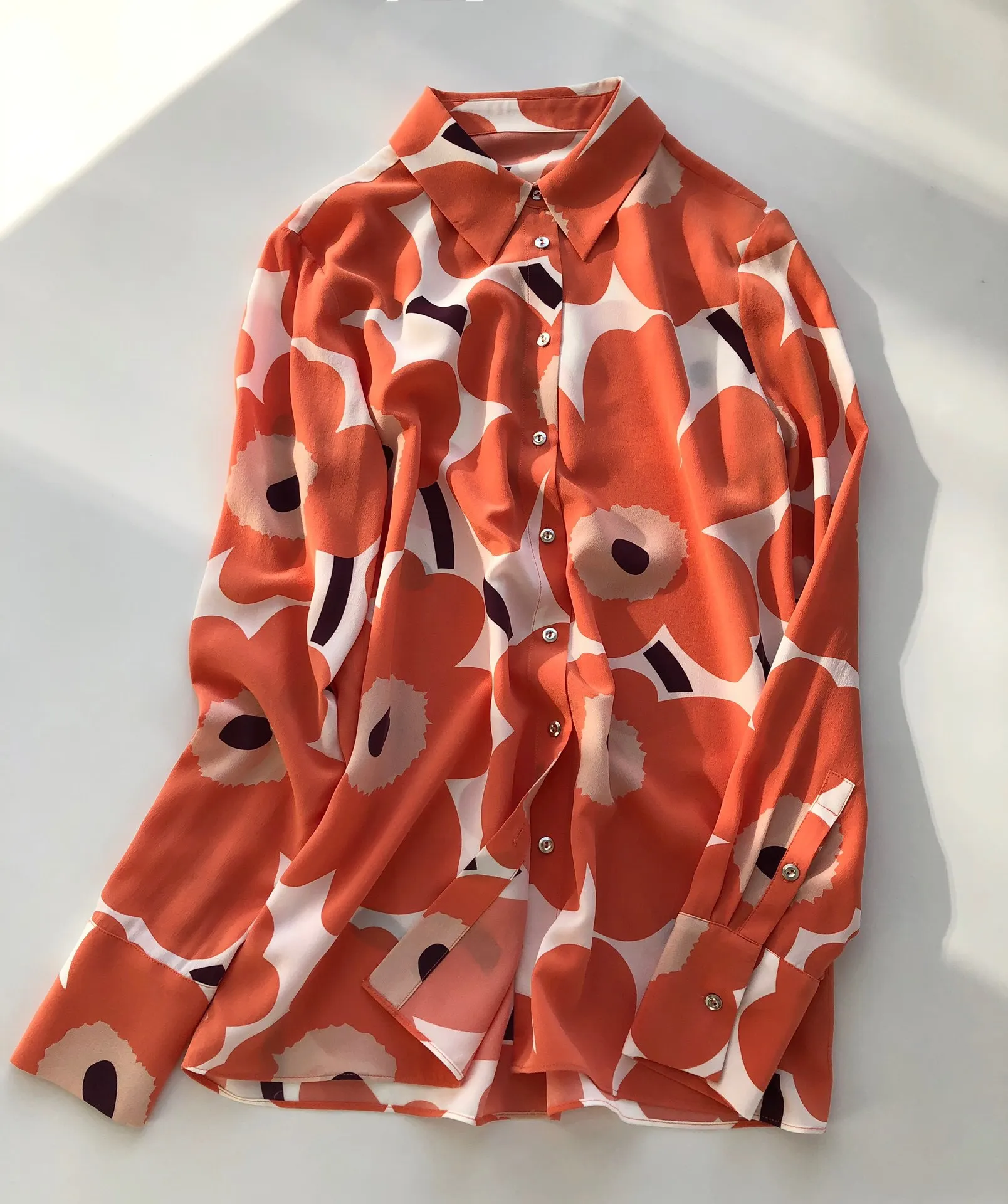 Sun Flower Shirts Top Women Long Sleeve Turn-down Collar 100% Silk Blouse 2021 Autumn
Sun Flower Shirts Top Women Long Sleeve Turn-down Collar 100% Silk Blouse 2021 Autumn