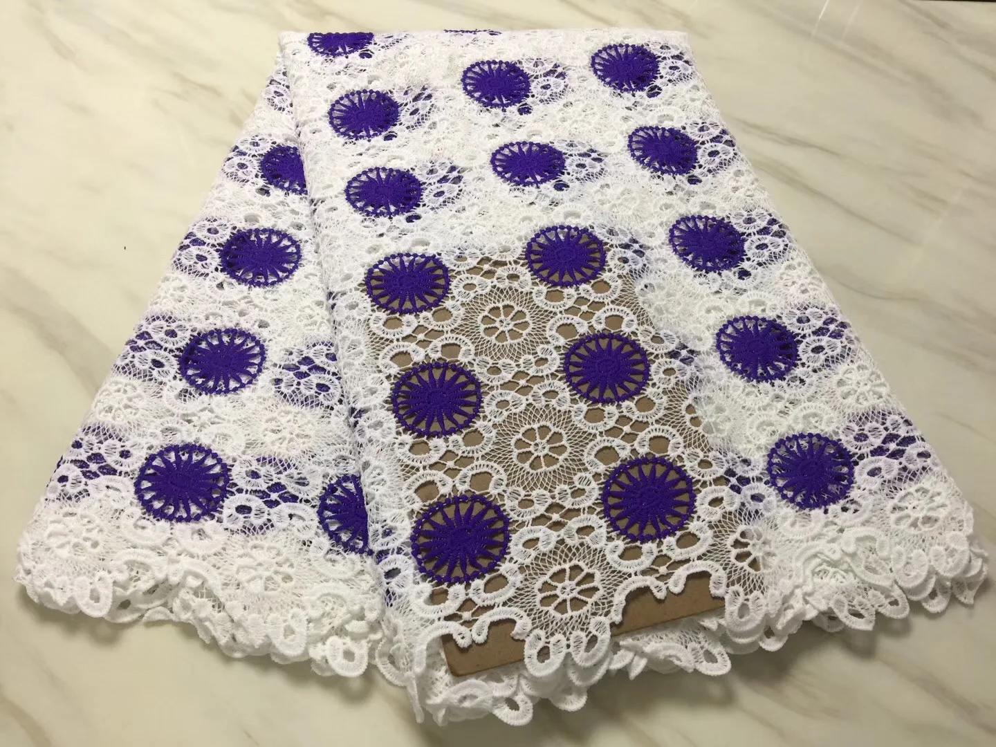 High Quality African Sequin Lace Fabric For 2018 Embroidered Nigerian Lace With Sequins African Tulle French Lace
High Quality African Sequin Lace Fabric For 2018 Embroidered Nigerian Lace With Sequins African Tulle French Lace