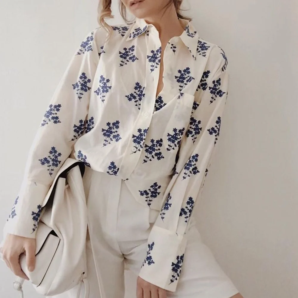 XEASY 2021 New Women Vintage Blue Floral Print Loose Blouse Office Lady Pocket Patch Casual Shirt Chic Blusas Tops
XEASY 2021 New Women Vintage Blue Floral Print Loose Blouse Office Lady Pocket Patch Casual Shirt Chic Blusas Tops