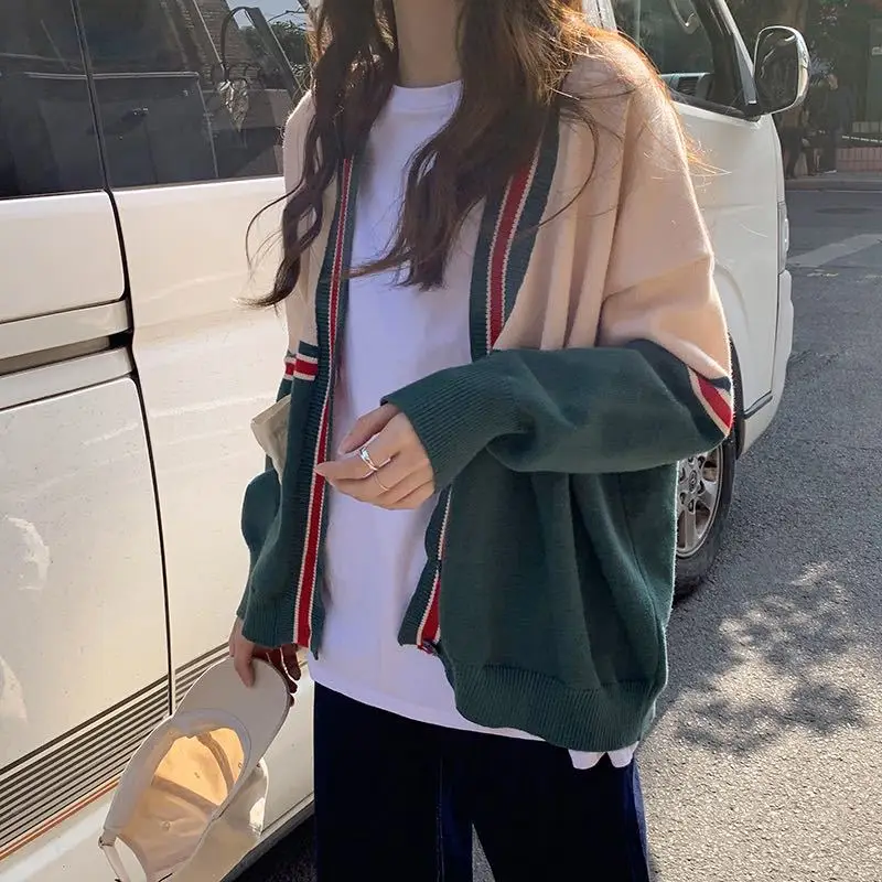 Fall/winter New Sweater Female Student Ins Loose Lazy Wind Joker V-neck Fashion Knitted Cardigan Coat
Fall/winter New Sweater Female Student Ins Loose Lazy Wind Joker V-neck Fashion Knitted Cardigan Coat