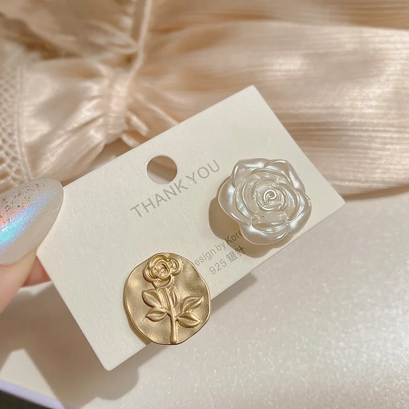 Asymmetry White Rose Stud Earrings Retro Simple French Earrings Elegant Simple Date Fairy Ear Jewelry Custom Gift For Friend
Asymmetry White Rose Stud Earrings Retro Simple French Earrings Elegant Simple Date Fairy Ear Jewelry Custom Gift For Friend