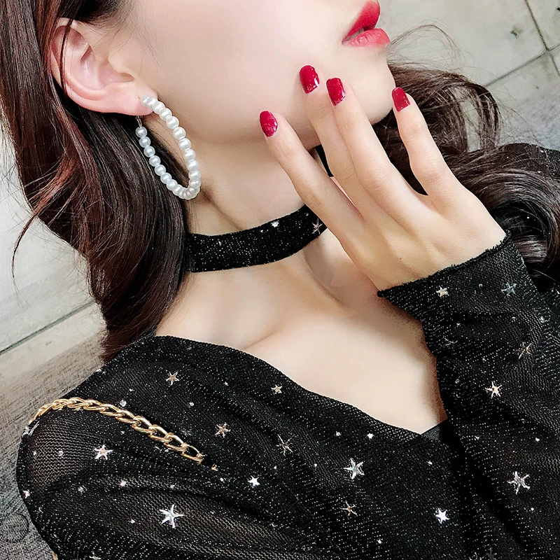 Elegant White Pearl Hoop Earrings for Women Oversize Pearl Circle Ear Rings Earrings Fashion 2019 Korean Statement Jewelry 
Elegant White Pearl Hoop Earrings for Women Oversize Pearl Circle Ear Rings Earrings Fashion 2019 Korean Statement Jewelry