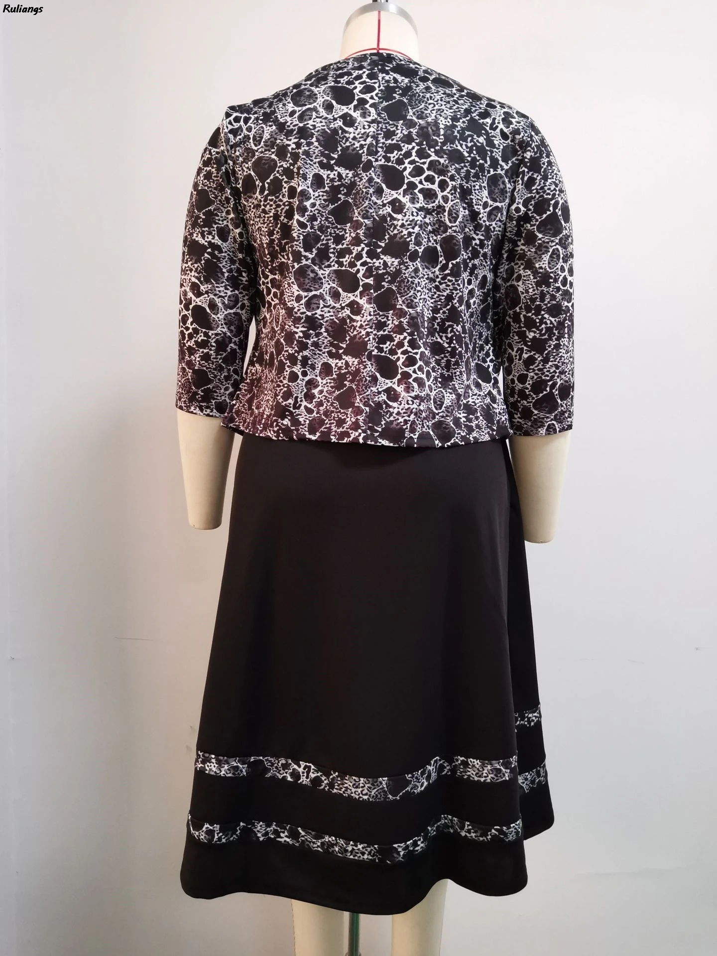 2021 Autumn new daily clothes leopard print pink large size 5xl women dress plus jacket coat women two piece set female
2021 Autumn new daily clothes leopard print pink large size 5xl women dress plus jacket coat women two piece set female