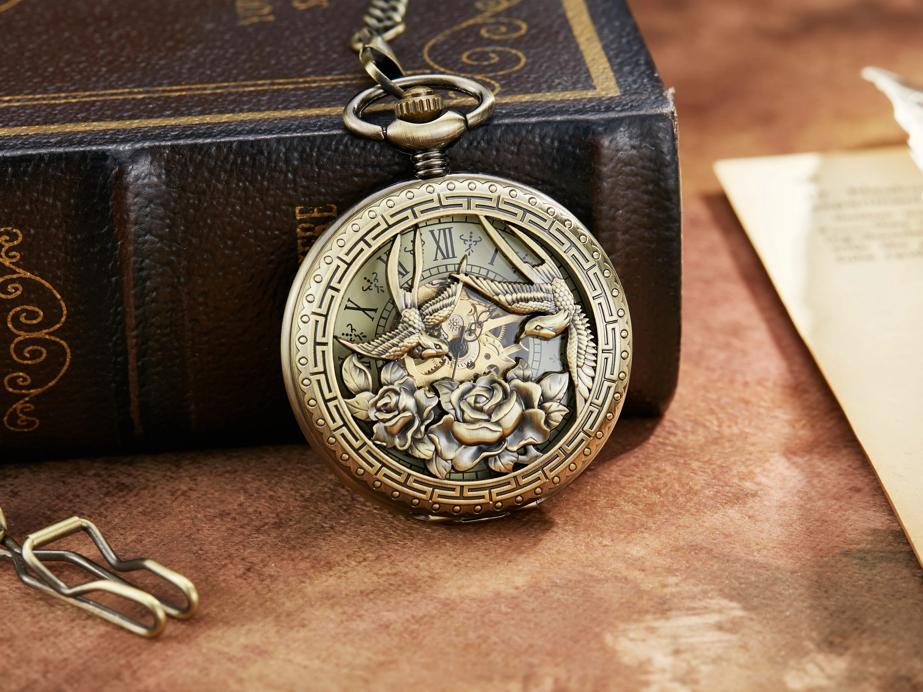 Phoenix Bird Retro Mechanical Pocket Watch with Chain Engraved Hand Winding Pendant Clock Men Bronze Flip Fob Watches
Phoenix Bird Retro Mechanical Pocket Watch with Chain Engraved Hand Winding Pendant Clock Men Bronze Flip Fob Watches