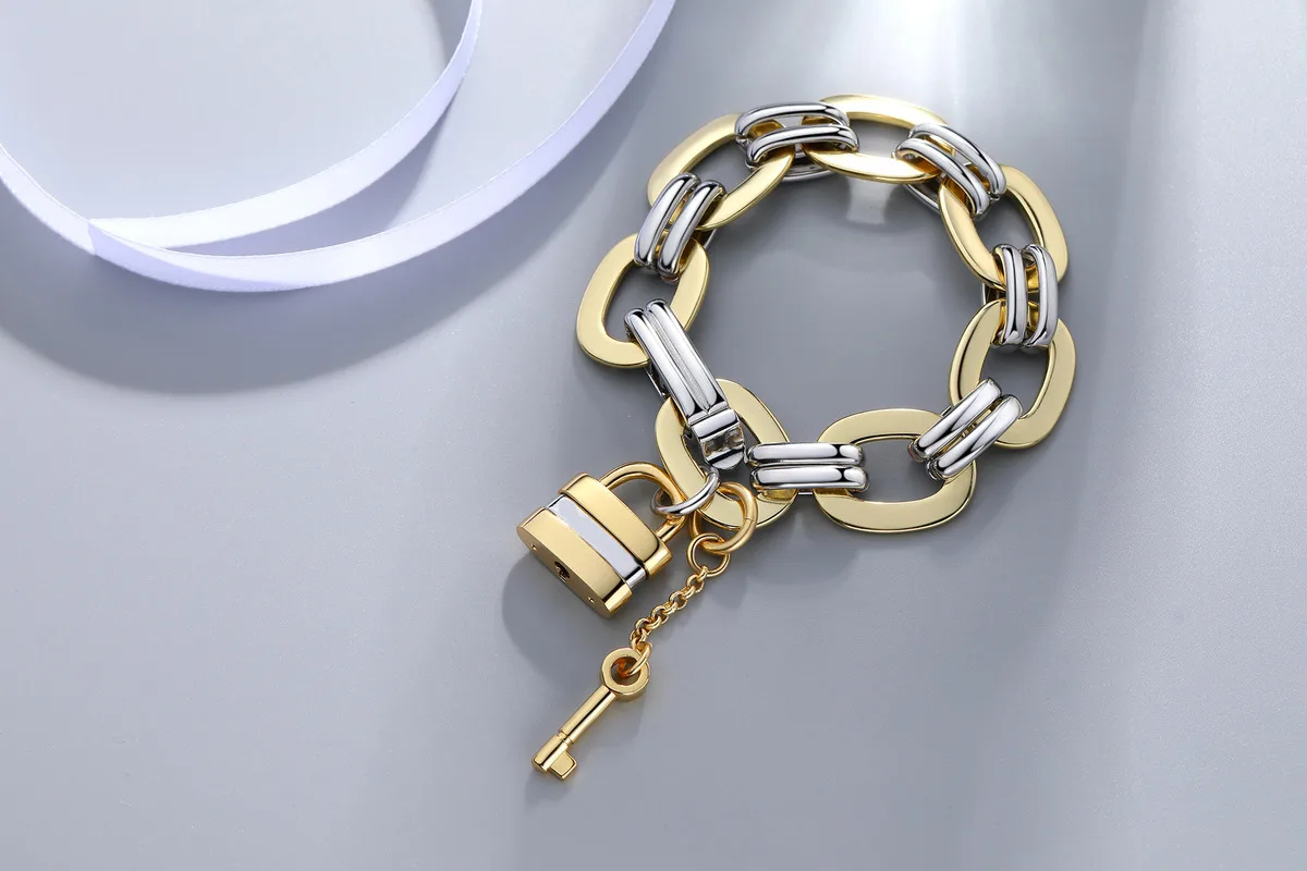 Cuba's hip-hop COPPER BRACELET European and American padlocks exaggerated rings fashion accessories
Cuba's hip-hop COPPER BRACELET European and American padlocks exaggerated rings fashion accessories