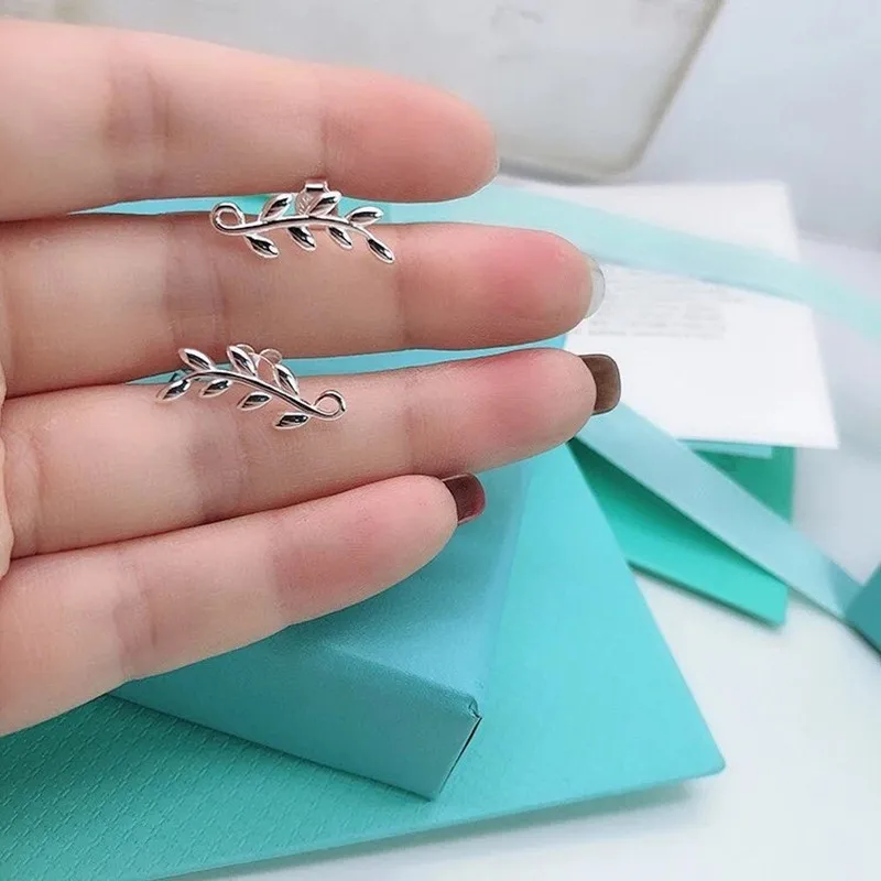 %100 sterling silver 925 ladies stud earrings small, exquisite and simple temperament for girlfriend
%100 sterling silver 925 ladies stud earrings small, exquisite and simple temperament for girlfriend
