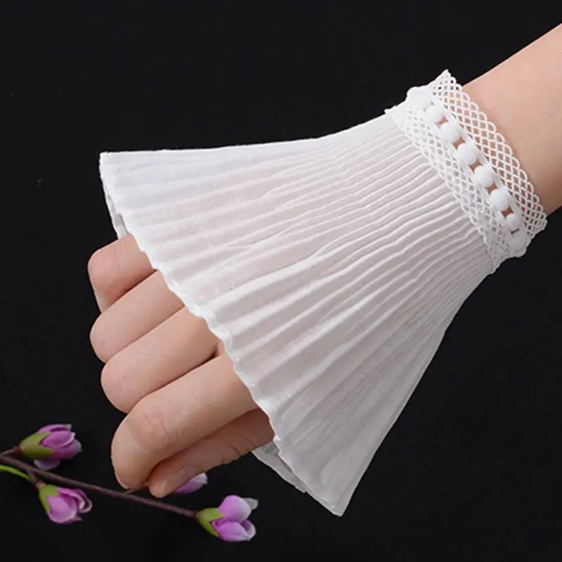 2020 Literary Fresh Women Floral Lace Horn Cuff Imitation Pearl Button Fake Sleeve
2020 Literary Fresh Women Floral Lace Horn Cuff Imitation Pearl Button Fake Sleeve