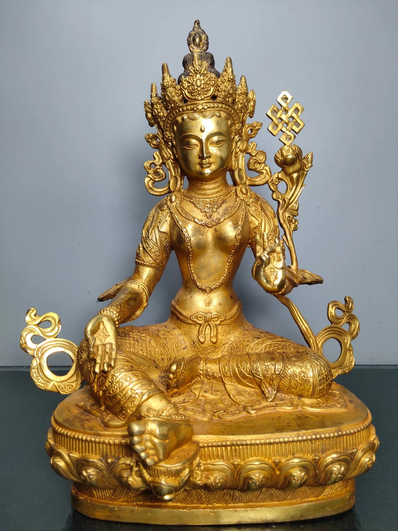 11"Chinese temple collection Old Bronze Gilt Twenty-one Tara Bodhisattva Holy Salvation Buddha Sitting Buddha Ornaments
11"Chinese temple collection Old Bronze Gilt Twenty-one Tara Bodhisattva Holy Salvation Buddha Sitting Buddha Ornaments