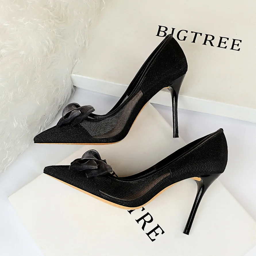 European and American mesh hollow women's shoes stiletto high heel shallow mouth pointed bow single shoes
European and American mesh hollow women's shoes stiletto high heel shallow mouth pointed bow single shoes