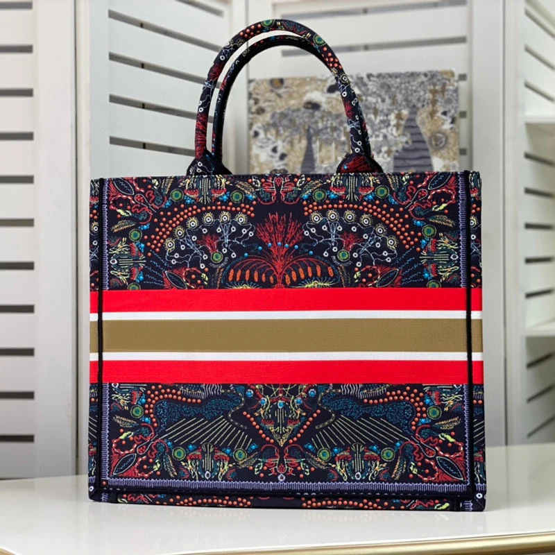2021 Women Handle Bag Floral Embroidery Exquisite And Elegant Single Shoulder Bag Outdoor High Capacity Fashio Ladies Clutch Bag
2021 Women Handle Bag Floral Embroidery Exquisite And Elegant Single Shoulder Bag Outdoor High Capacity Fashio Ladies Clutch Bag