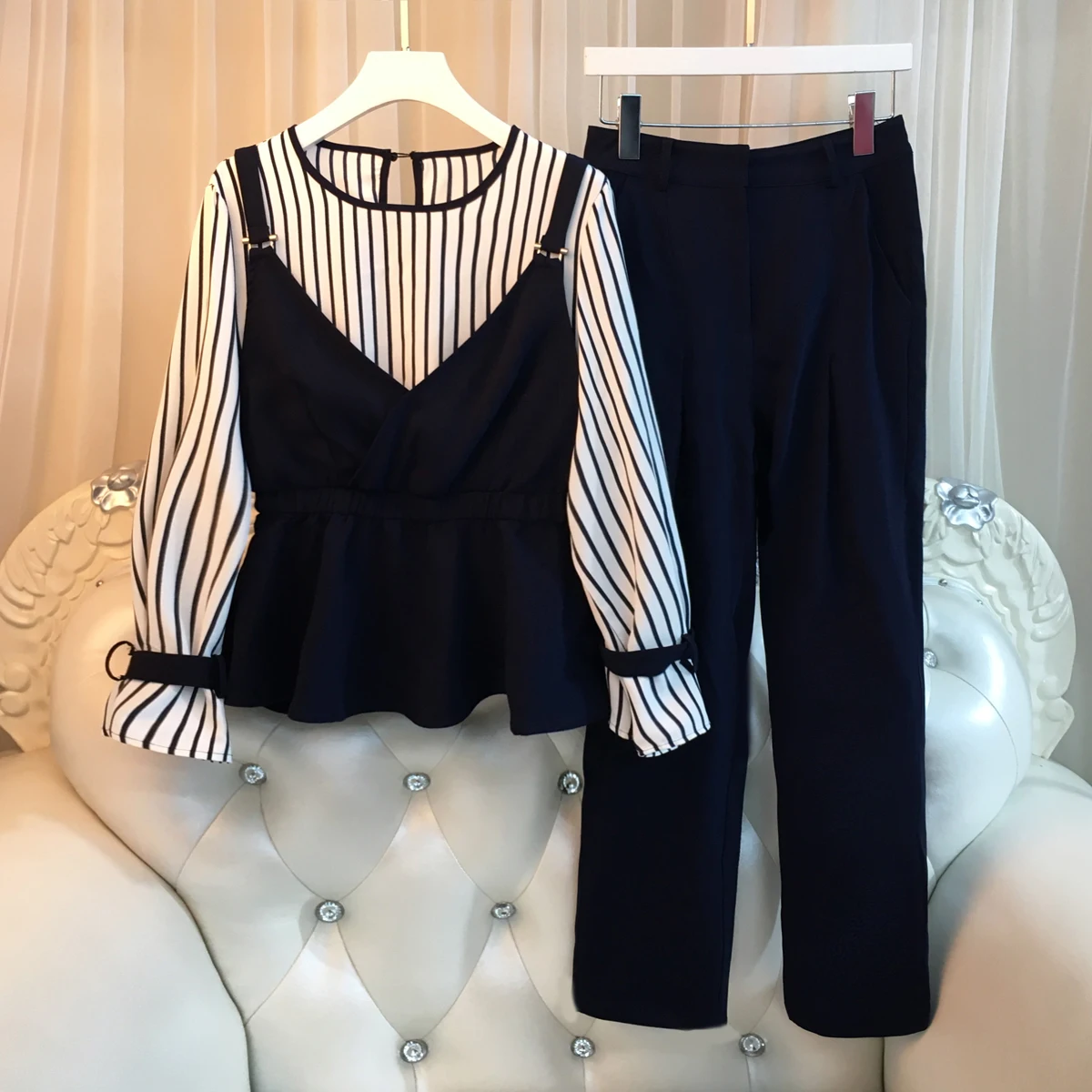 Design OL 2 Piece Set Top And Pants Luxurious Nwome Two Piece Outfits Korean Style Women Suits With Pants Coustume Femme
Design OL 2 Piece Set Top And Pants Luxurious Nwome Two Piece Outfits Korean Style Women Suits With Pants Coustume Femme