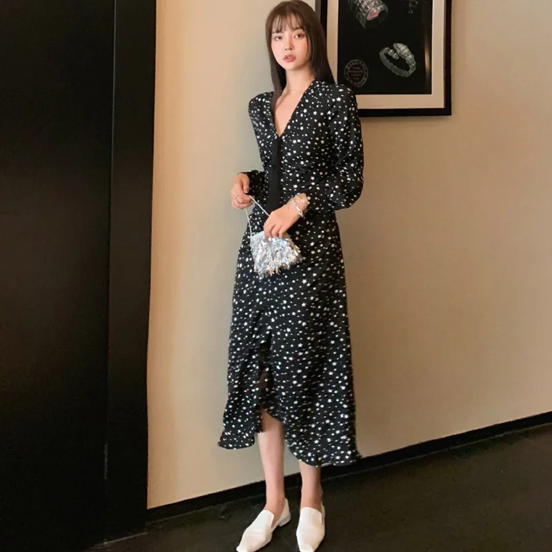 Autumn Long Sleeve Chiffon Dress Vintage Korean Style V-neck Star Printed Long Black Dresses Elegant Midi Vestido Casual
Autumn Long Sleeve Chiffon Dress Vintage Korean Style V-neck Star Printed Long Black Dresses Elegant Midi Vestido Casual