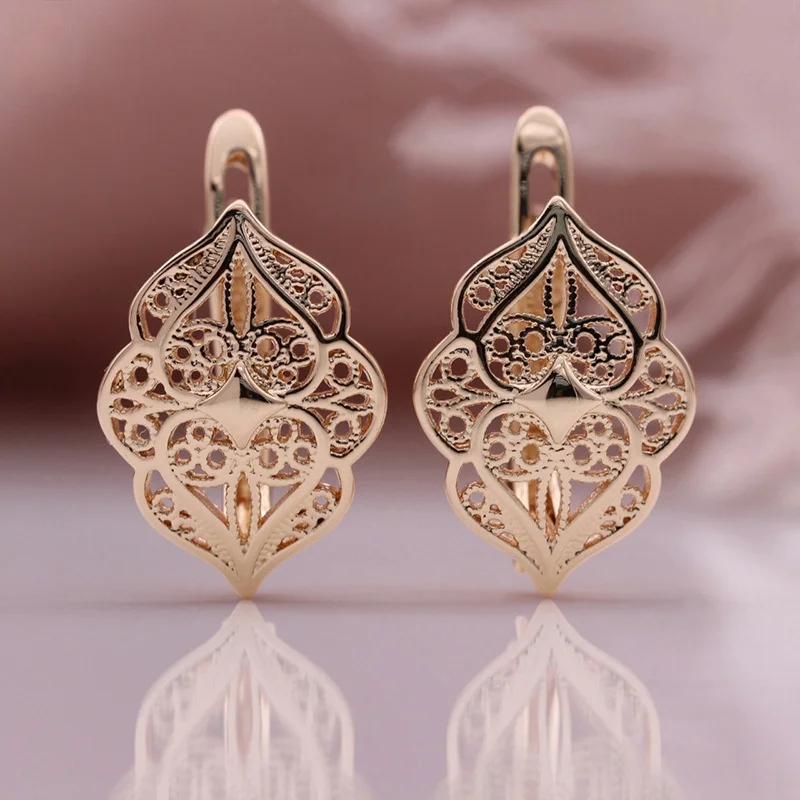 New Style Rose Gold Plated Women Carving Flower Pattern Hollow Earrings Charm Women Wedding Fashion Jewelry Party Best Gift
New Style Rose Gold Plated Women Carving Flower Pattern Hollow Earrings Charm Women Wedding Fashion Jewelry Party Best Gift
