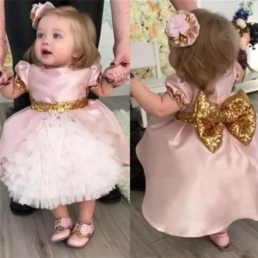 Lovely Princess Flower Girls' Dresses for Weddings with Gold Sequins Bow Short Sleeves Pageant Gowns Ruffles Party Dress
Lovely Princess Flower Girls' Dresses for Weddings with Gold Sequins Bow Short Sleeves Pageant Gowns Ruffles Party Dress
