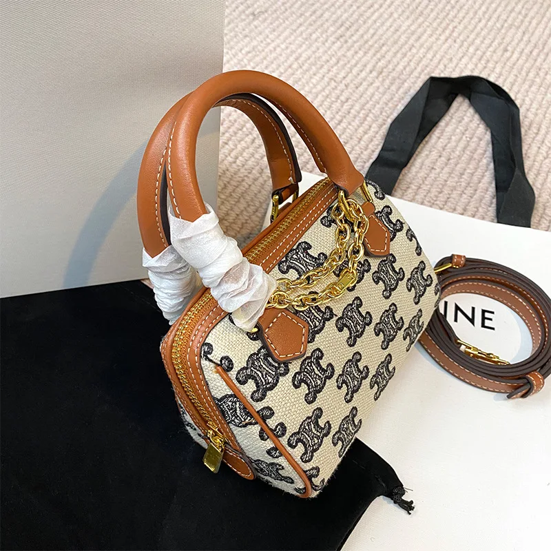 New fashion women's pillow bag Mini retro embroidery fabric one shoulder portable Boston women's bag designer handbags
New fashion women's pillow bag Mini retro embroidery fabric one shoulder portable Boston women's bag designer handbags
