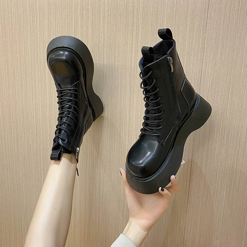 Женские ботинки на молнии, Роскошные Дизайнерские ботильоны на плоской подошве, с круглым носком, резиновая обувь для верховой езды, осень ...
Женские ботинки на молнии, Роскошные Дизайнерские ботильоны на плоской подошве, с круглым носком, резиновая обувь для верховой езды, осень ...