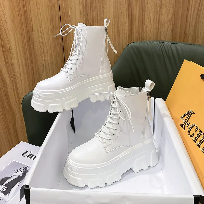 Женские сапоги на толстой подошве Martens, универсальные сапоги в британском стиле, увеличивающие рост, весна-осень 2021
Женские сапоги на толстой подошве Martens, универсальные сапоги в британском стиле, увеличивающие рост, весна-осень 2021