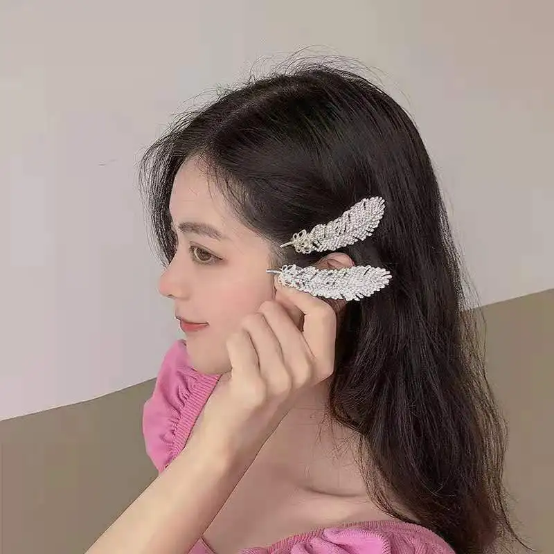 Hair Clip Temperament Crystal Scissors Leaf Hair Comb Word Hair Clip Back of Head Girl Side Hairpin Clip Bangs Hair Accessories
Hair Clip Temperament Crystal Scissors Leaf Hair Comb Word Hair Clip Back of Head Girl Side Hairpin Clip Bangs Hair Accessories